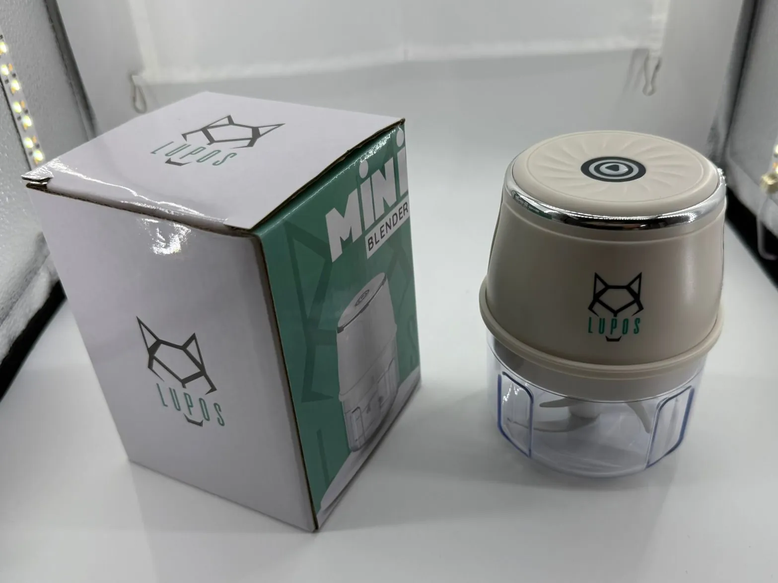 Mini blender with Lupos branding and custom packaging prepared for the Turkey market